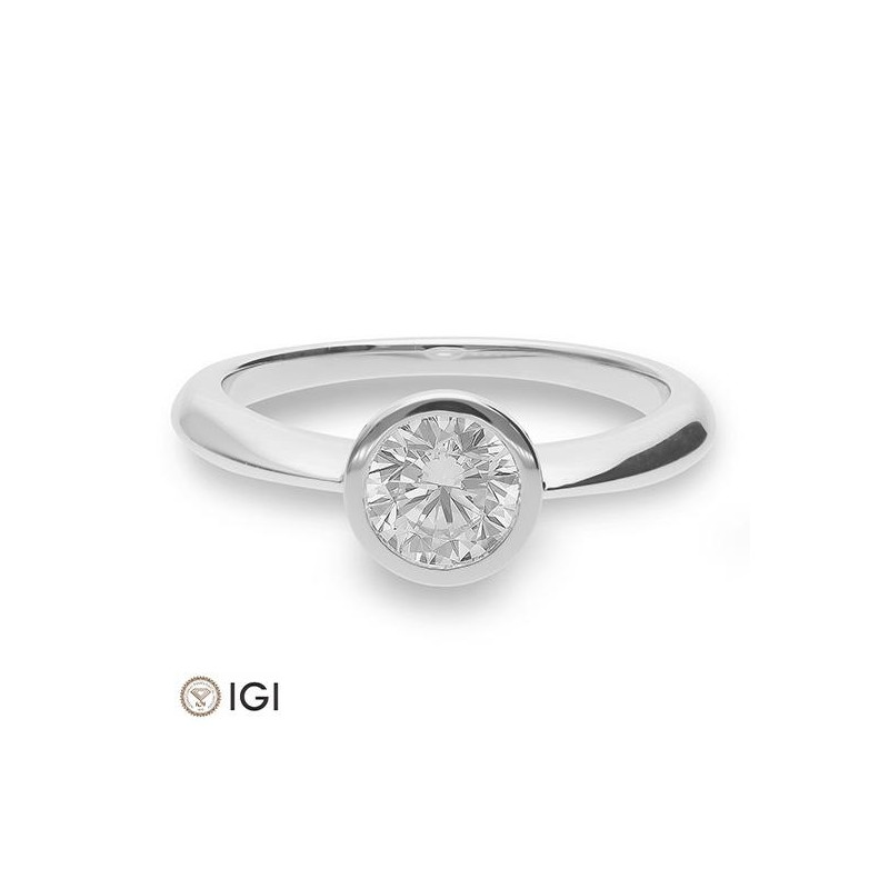 Solitärring aus Weißgold mit rundem Diamanten besetzt