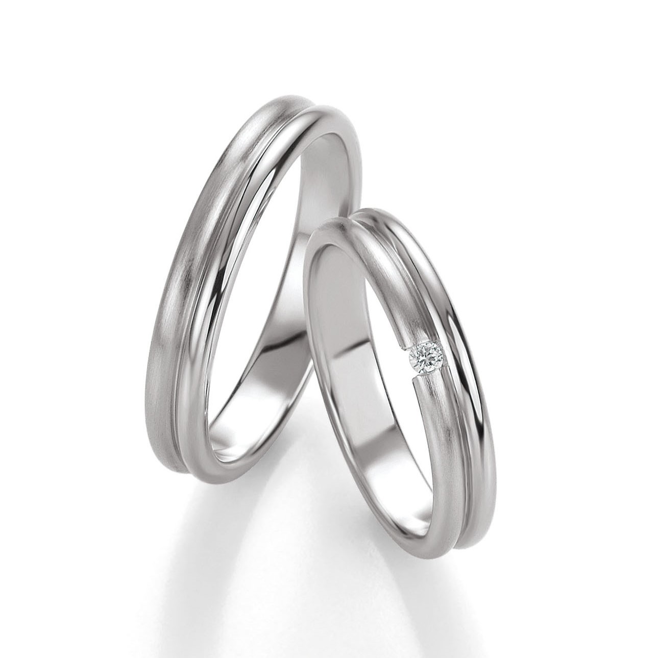 Alliance Breuning en en blanc satinée et polie avec 1 diamant lediamant.ch