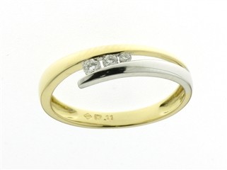 Ring aus 750/18 Karat Gelb- und Weißgold mit 3 Diamanten 0,107 Karat.