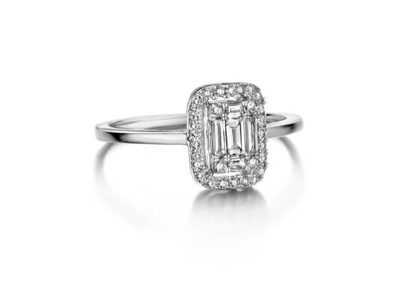 Ring Weißgold 750/18 ct. 24 Diamanten 0.12 ct. 4 Diamanten 0,03 ct. 5 Baguette-Diamanten 0,21 ct.