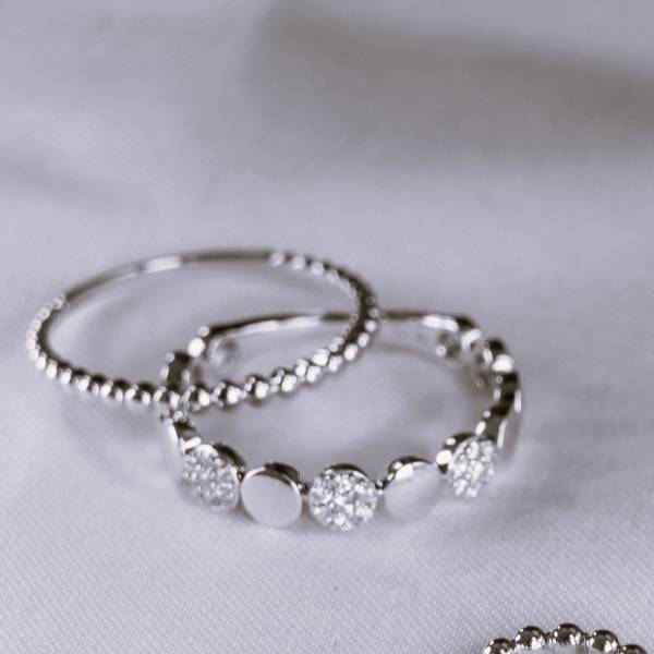 Bague, or blanc 750/18 ct., 21 Diamants 0.110 ct. H SI – Image 2
