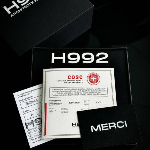 Boîte et documents du produit H992 H2 Black Mother of Pearl + Silver.