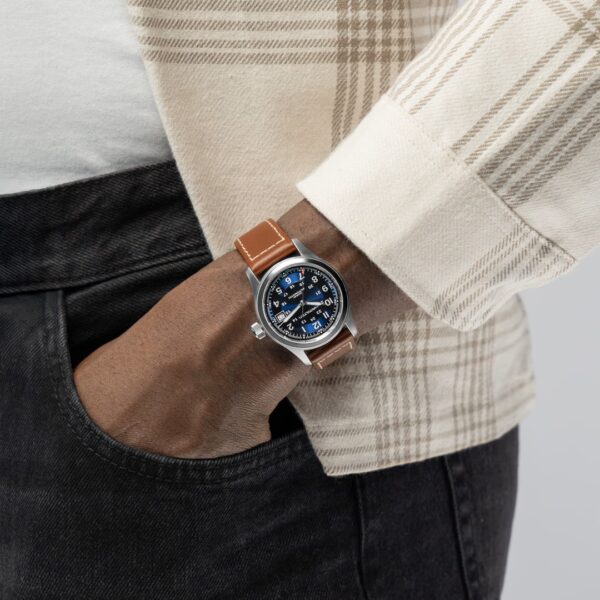 Montre Hamilton Khaki Field Auto Date 38mm au poignet