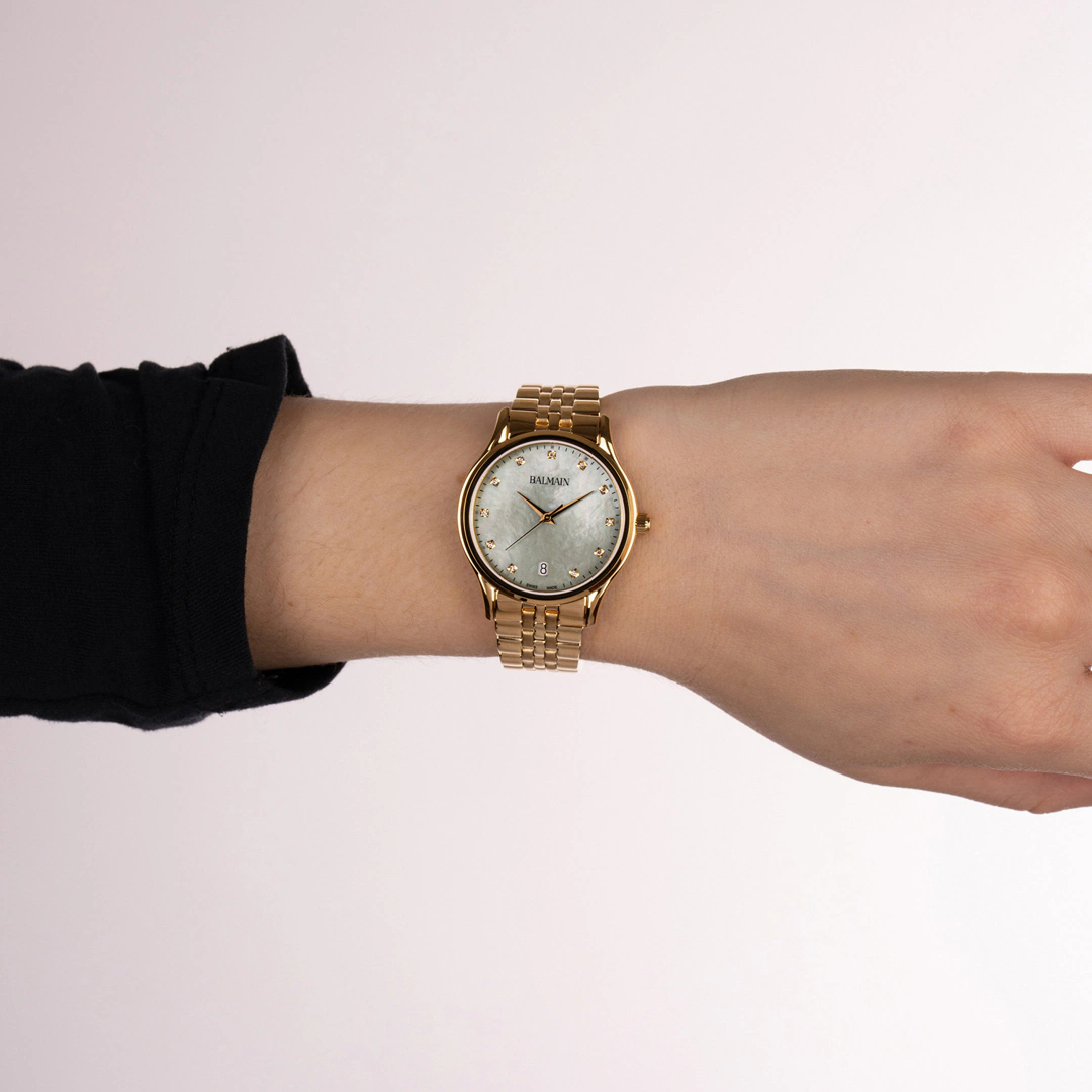 Montre Balmain Beleganza 32mm ornée de diamants au poignet