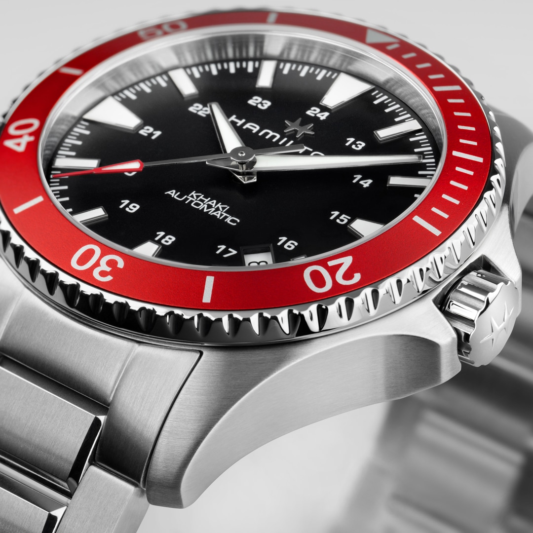 Montre Hamilton Scuba auto, cadran noir et lunette rouge