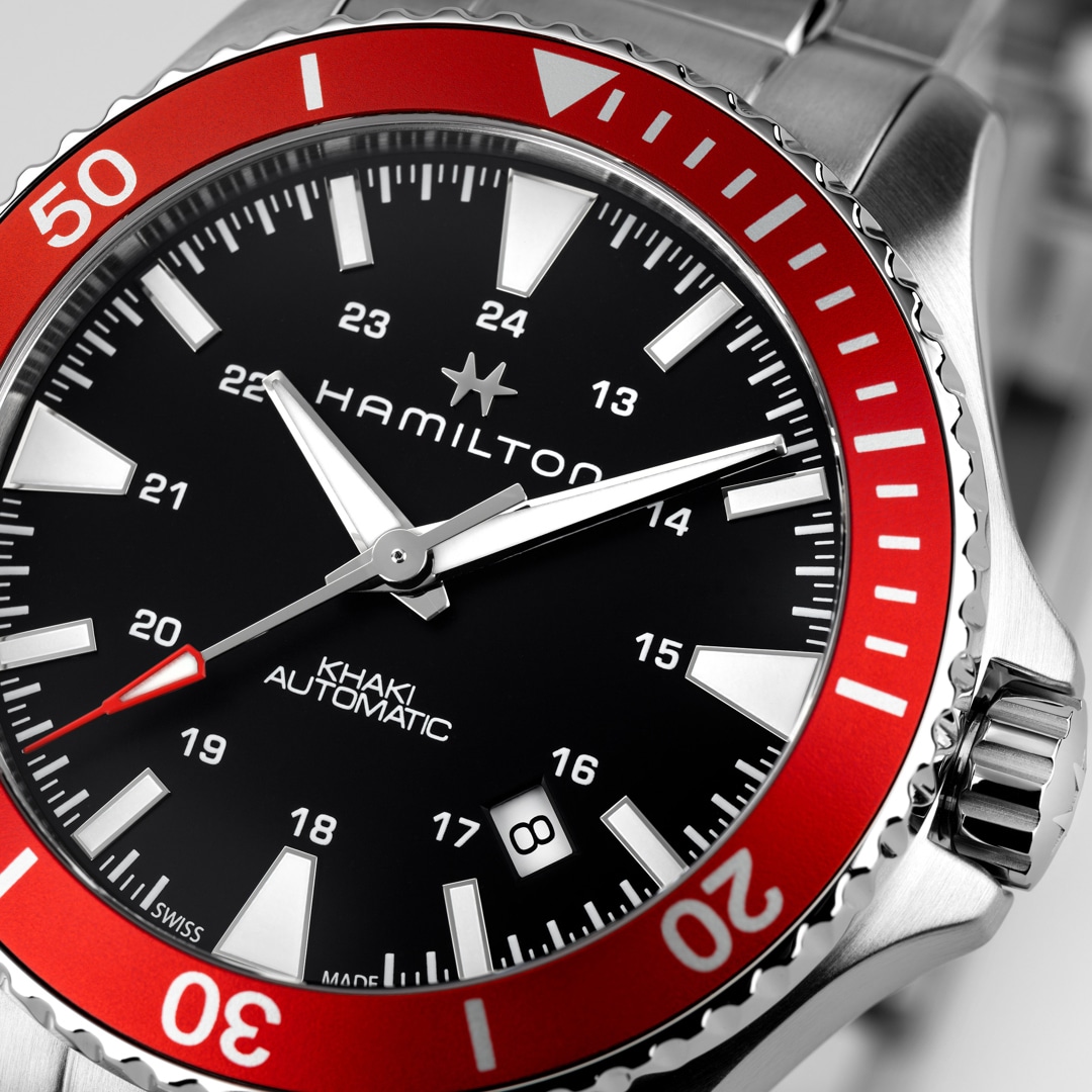 Montre Hamilton Scuba Auto à cadran rouge et noir.