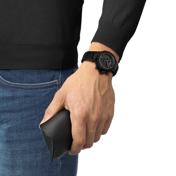 Homme portant Tissot T-Race Quartz Chronograph 38mm